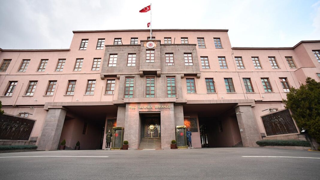 3 PKK’LI TERÖRİST TESLİM OLDU-msb-bildirdi