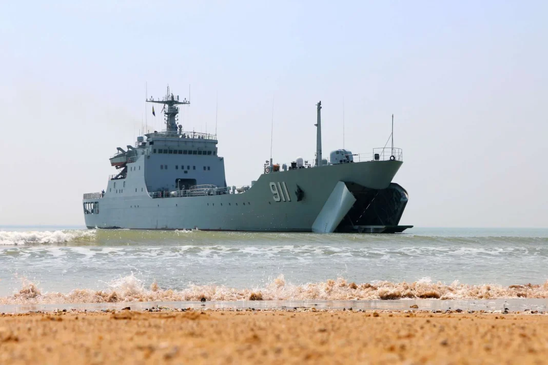 Çin’in Type 072A Amfibi Hücum Gemisi Tayvan Yakınlarında