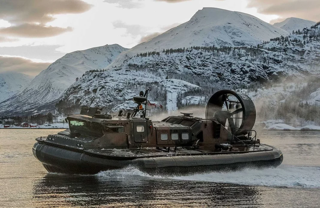 Pakistan, İngiltere’den Aldığı LCAC(L) Hoverkraftlarla Deniz Gücünü Artırıyor