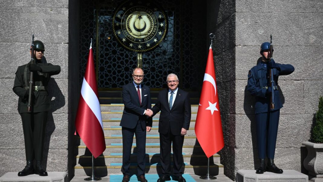 Bakan Güler, Letonyalı Mevkidaşı Spruds ile Görüştü