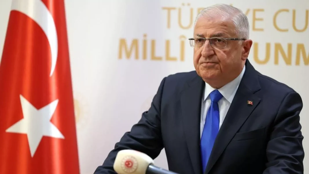 Türkiye Cumhuriyeti Millî Savunma Bakanı Yaşar Güler