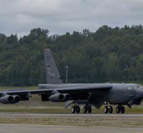 ABD'nin B-52 Bombardıman Uçağı F130 Motorları ve AESA Radarıyla 2050'lere Hazırlanıyor