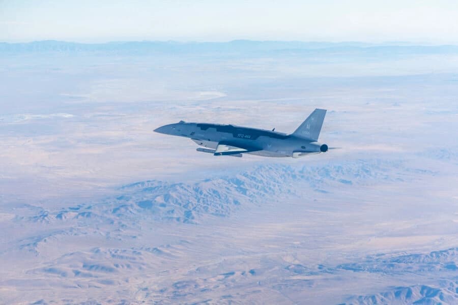 ABD, F-22 Raptor’dan YFQ-44A Fury İnsansız Savaş Uçağını Havada Yönetti