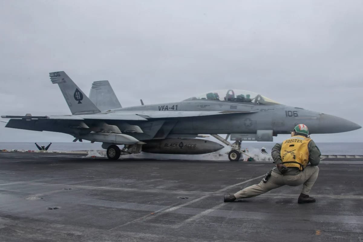 ABD Donanması, F/A-18 ve EA-18G İşlemcileri İçin Boeing’e Yöneliyor