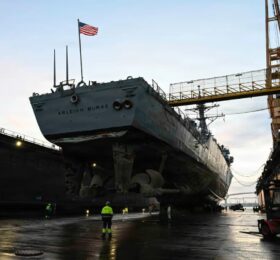 USS Arleigh Burke, İspanya’da Kuru Havuz Bakımına Alındı